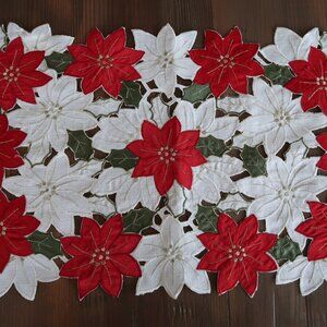 St Nicholas Square Christmas Poinsettia Cut-Out Centerpiece Mat Placemat